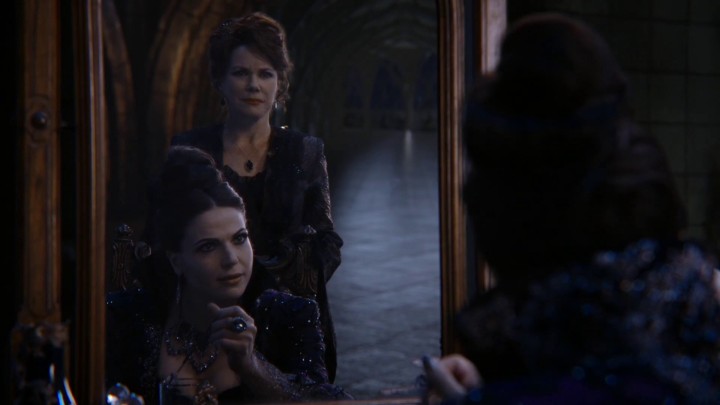 Once Upon a Time 4x21 Mother - Cora and Regina at Regina's bed chamber