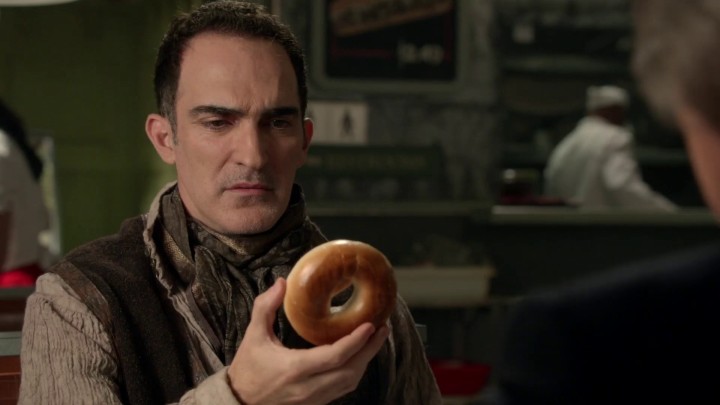 Once Upon a Time 4x21 Mother - Isaac holding a bagel Breakfast at Granny's