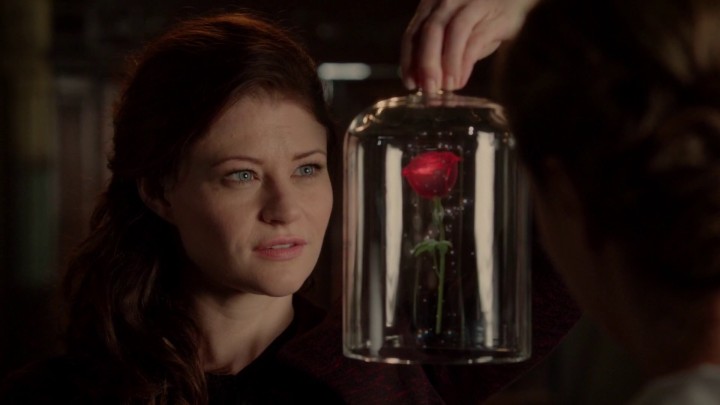 Once Upon a Time 5x01 The Dark Swan - Enchanted Magical Rose in Bell Jar