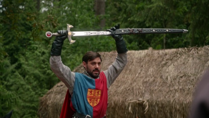 Once Upon a Time 5x04 The Broken Kingdom - Camelot's new King Arthur presents Excalibur
