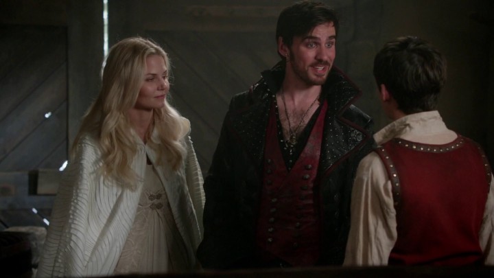 Once Upon a Time 5x04 The Broken Kingdom - Emma, Hook and Henry at the barn