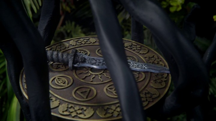 Once Upon a Time 5x04 The Broken Kingdom - Rumplestiltskin Dark One Dagger at Dark One's vault