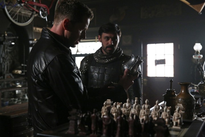 Once Upon a Time podcast 5x03 Siege Perilous - Charming with Arthur holding chalice of vengeance at Mr. Gold's Shop