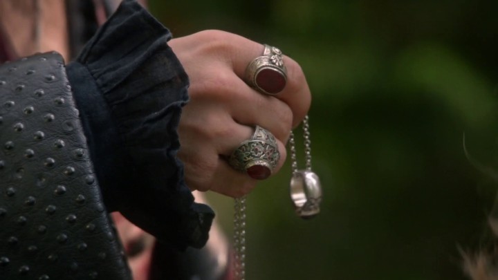 Once Upon a Time 5x07 Nimue - Hook's ring