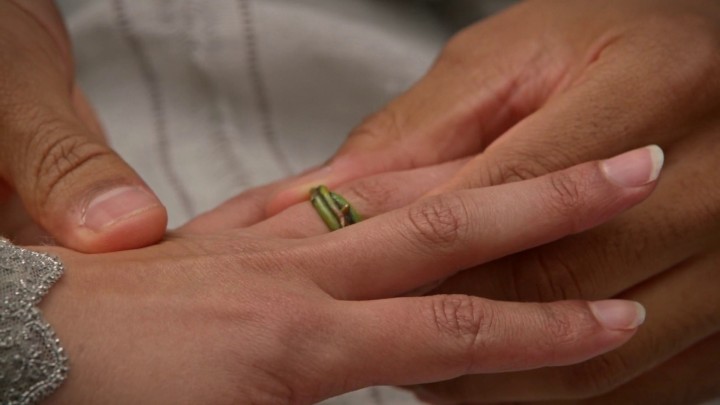 Once Upon a Time 5x07 Nimue - Merlin turns Nimue's twine ring into gold