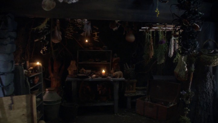 Once Upon a Time 5x09 The Bear King - Inside the Witch's Hut