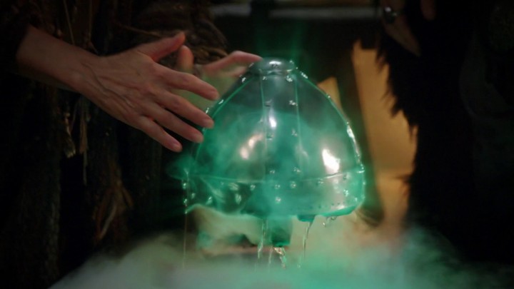 Once Upon a Time podcast 5x09 The Bear King - The witch enchanting the magical helm