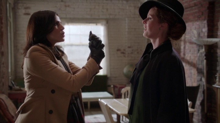 Once Upon a Time 5x10 Broken Heart - Regina brought Zelena to Baby Hood