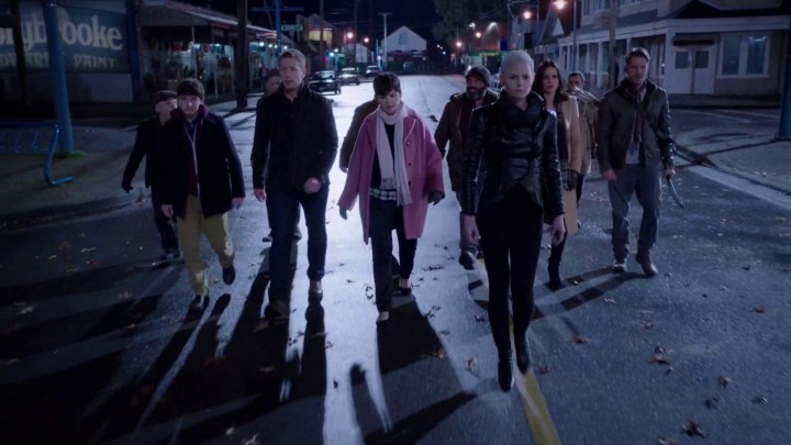 Once Upon a Time 5x11 Swan Song - Charmings with Regina, Robin and the dwarves walking main street Storybrooke finding Hook