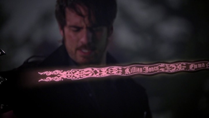 Once Upon a Time 5x11 Swan Song - darkness into Excalibur turns black