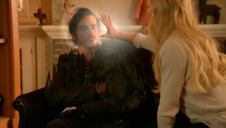 Emma and Hook in the Couch 5x15 The Brothers Jones