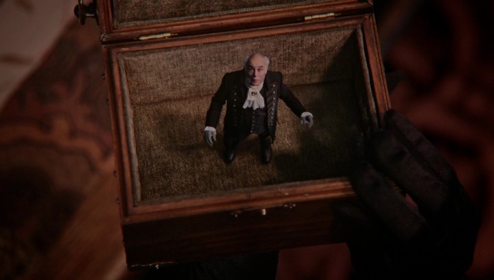 Once Upon a Time 5x12 Souls of the Departed - The Evil Queen Regina turns Henry Sr. small and puts him into a box