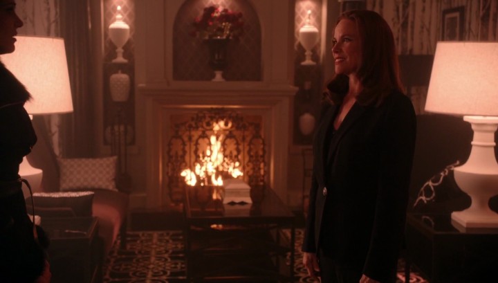 Once Upon a Time 5x13 Labor of Love - Regina and Cora at the Mayor's office in the Underworld from 5x12 Souls of the Departed