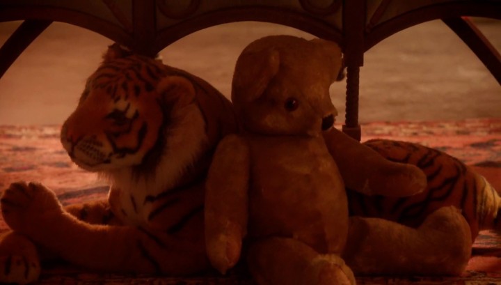 Once Upon a Time 5x14 Devil's Due - Emma's stuffed toys from her room in the Enchanted Forest