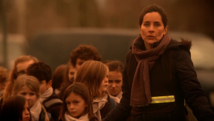 Once Upon a Time 5x14 Devil's Due - Milah guarding the children