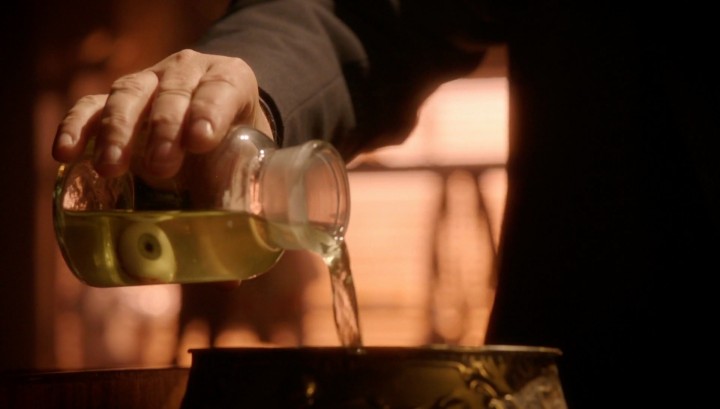 Once Upon a Time 5x14 Devil's Due - Rumplestiltskin making crystal ball