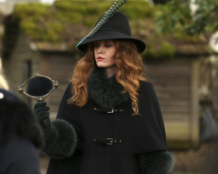 Once Upon a Time podcast 5x17 Ruby Slippers - Zelena holding magic mirror showing Dorothy under the sleeping curse