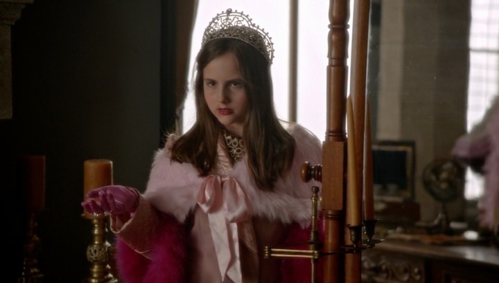 Once Upon a Time 5x19 Sisters - Young Regina plays throwing fireball at Zelena