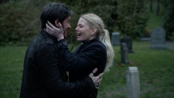 CaptainSwan reunion at Robin Hood's grave 5x21 Last Rites