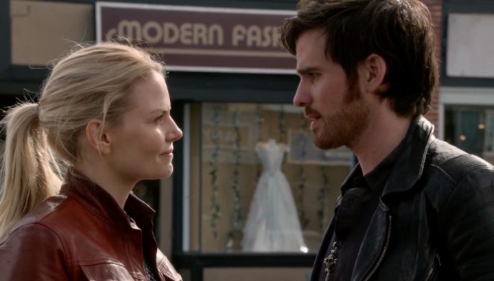 Emma and Hook with wedding dress at Modern Fashions shop 5x23 An Untold Story