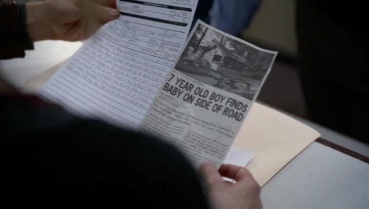 Once Upon a Time 5x20 Firebird - Emma records with newspaper clipping about baby Emma