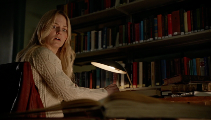 Once Upon a Time 5x21 Last Rites - Emma searching pages