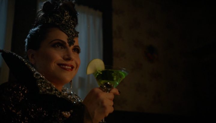 Once Upon a Time 6x01 The Savior - The Evil Queen visits Zelena offers green apple martini