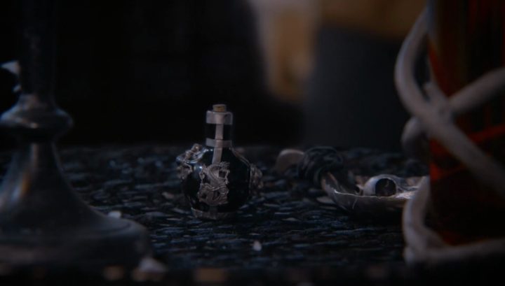 Once Upon a Time 6x02 A Bitter Draught - Bottle of poison of Agrabhan viper