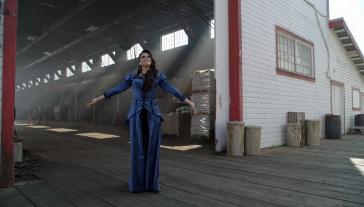 Once Upon a Time 6x03 The Other Shoe - the Evil Queen in the docks