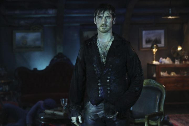 once-upon-a-time-6x06-dark-waters-captain-hook-inside-the-nautilus