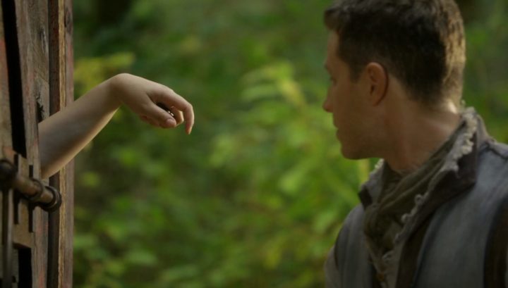 Once Upon a Time 6x07 Heartless - Snow White giving David money to save his farm