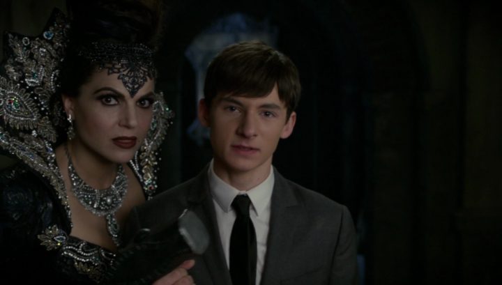 Once Upon a Time 6x08 I'll Be Your Mirror - Evil Queen asked Henry to smash the Dragon's heart using Hammer of Hephaestus