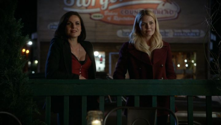 Once Upon a Time 6x08 I'll Be Your Mirror - Regina and Emma outside Granny's looking at Henry and Violet