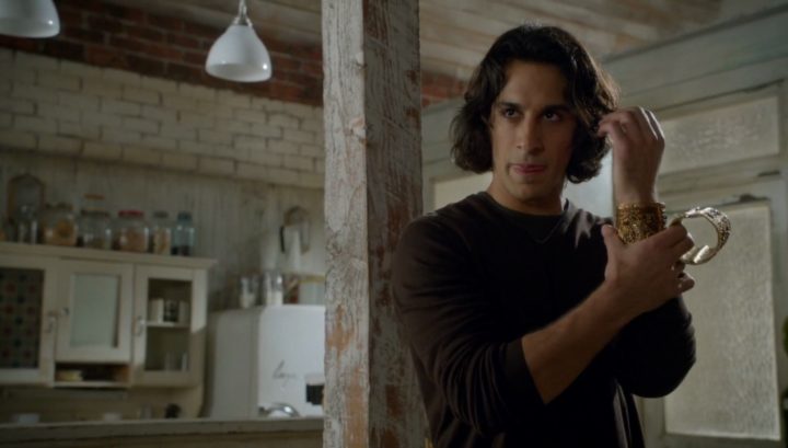 Once Upon a Time 6x09 Changelings - Aladdin wears the cuff becomes a genie