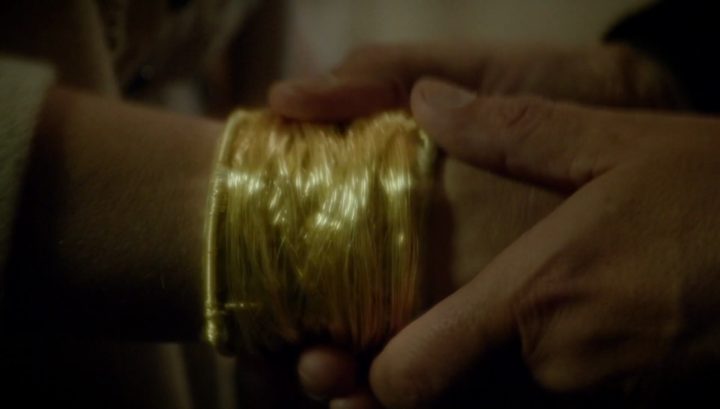 rumplestiltskin-places-bracelet-on-belle-6x08-ill-be-your-mirror