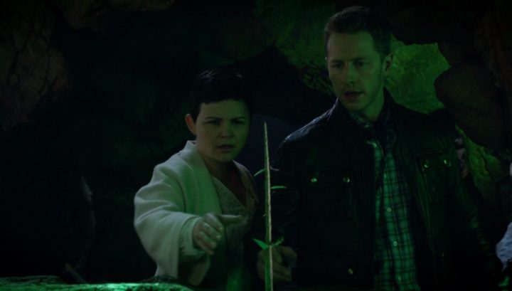 snow-white-and-david-holding-the-sapling-6x07-heartless