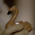 Once Upon a Time podcast 6x11 Tougher than the Rest - Emma holding wood carved swan