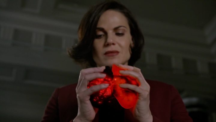 Once Upon a Time 6x14 Page 23 - Regina transferring love and darkness into her and Evil Queen's hearts