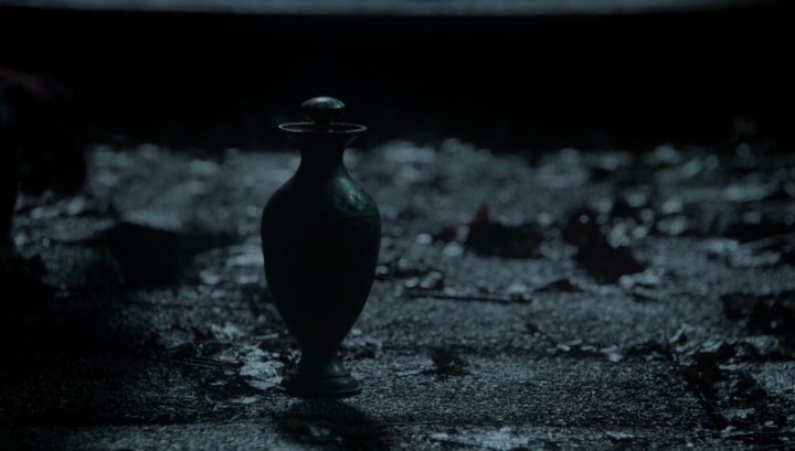 Once Upon a Time 6x15 A Wondrous Place - Jafar's genie bottle from Once Upon a Time in Wonderland 1x13 And They Lived