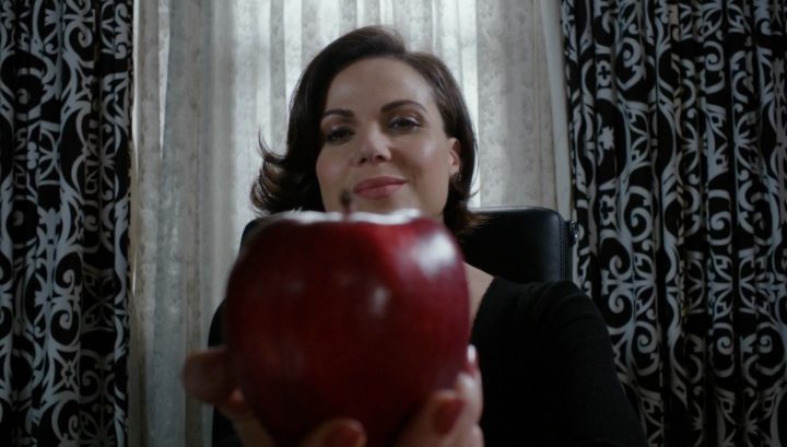 Once Upon a Time 6x21 6x22 The Final Battle - Regina at Queen's office holding red apple