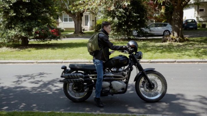 Once Upon a Time 7x01 Hyperion Heights - Henry riding August's bike