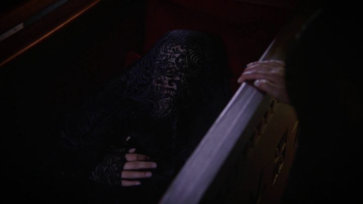 Once Upon a Time 7x03 The Garden of Forking Paths - Anastasia inside coffin