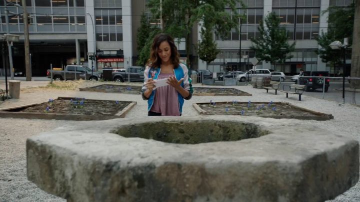 Once Upon a Time podcast 7x03 The Garden of Forking Paths - Jacinda holding letter to Lucy in the well in community garden