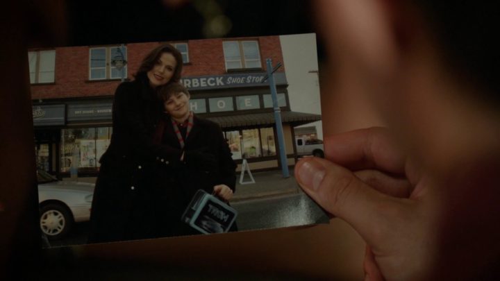 Once Upon a Time 7x05 Greenbacks - Picture of Regina and young Henry in Storybrooke
