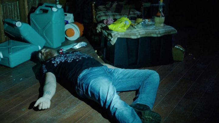 Once Upon a Time 7x06 Wake Up Call - Sam Ochotta lying on the ground unconscious