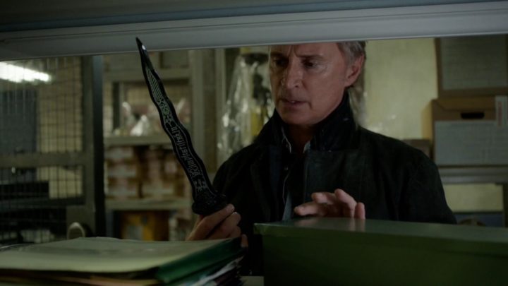 Once Upon a Time 7x07 Eloise Gardener - Rumplestiltskin holding his Dark One dagger