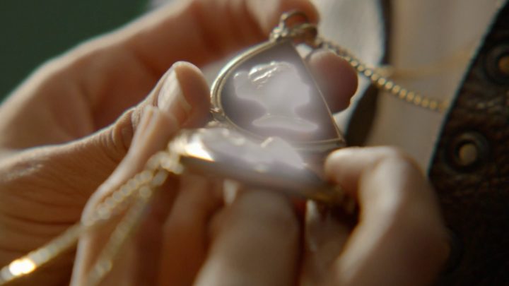 Once Upon a Time 7x08 Pretty in Blue - Jacinda necklace