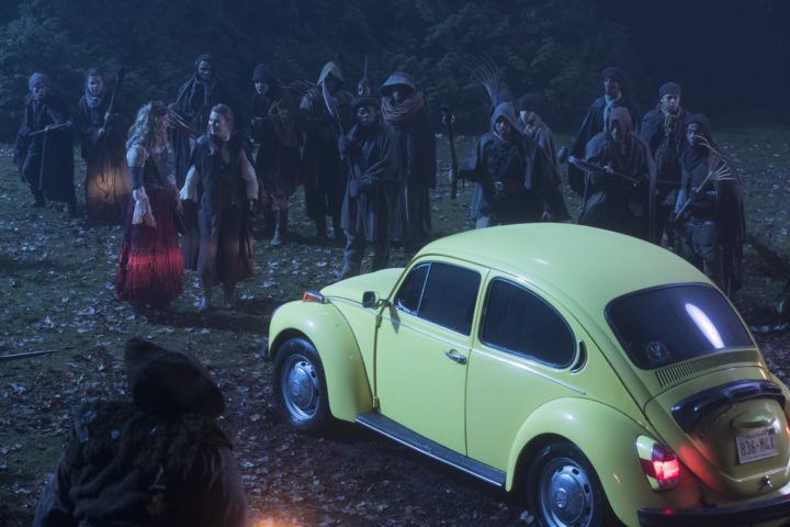 Once Upon a Time 7x14 The Girl in the Tower - Alice and Robin escapes through the yellow bug