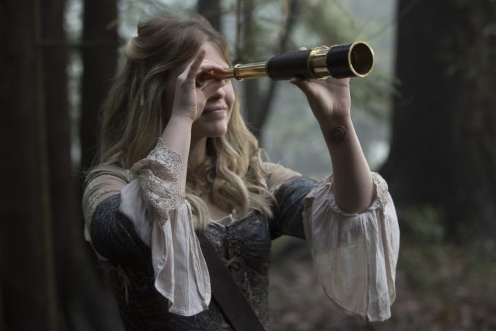 Once Upon a Time podcast 7x14 The Girl in the Tower - Alice spying on Nook through the looking glass