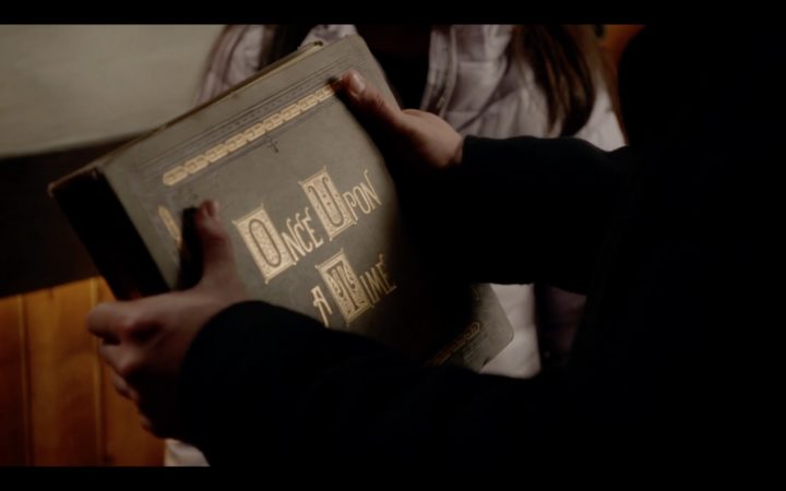 Once Upon a Time 7x20 Is this Henry Mills - Henry touches Once Upon a Time story book